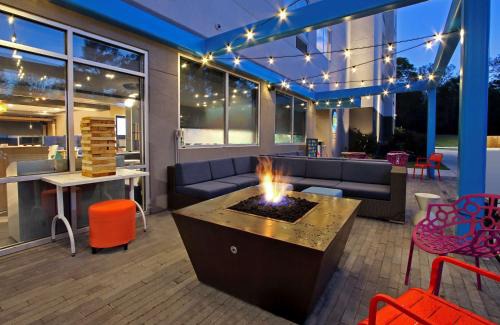 Meridian Hotel | Discover Tru By Hilton Meridian: Pet-Friendly & Pool Access