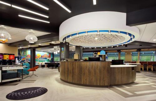 Meridian Hotel | Discover Tru By Hilton Meridian: Pet-Friendly & Pool Access