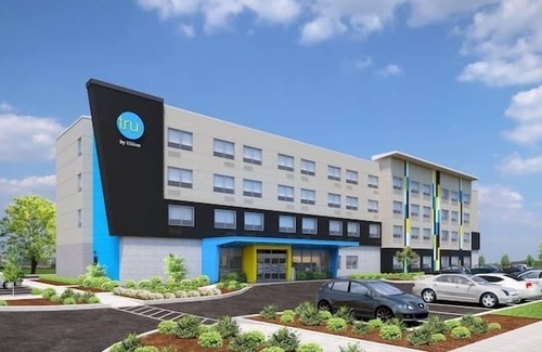 Miramar Hotel | Family-Friendly Stay at Tru By Hilton Miramar with Pool