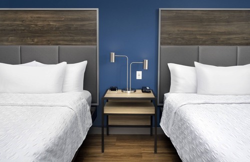 Mount Pleasant Hotel | Discover Tru by Hilton Mt Pleasant Charleston with Pool & Dining