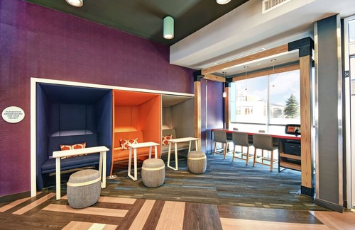 South Portland Hotel | Tru by Hilton Portland Airport: Top-Rated with Pool & Dining