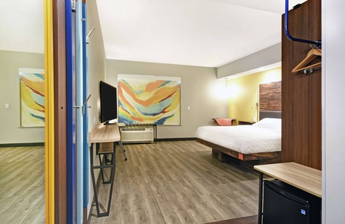 South Portland Hotel | Tru by Hilton Portland Airport: Top-Rated with Pool & Dining