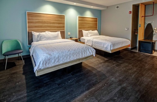 Hollins Hotel | Guest Rated: Tru By Hilton Roanoke Hollins with Pool & Dining