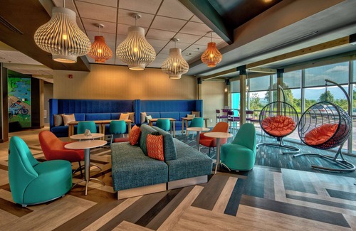 Hollins Hotel | Guest Rated: Tru By Hilton Roanoke Hollins with Pool & Dining
