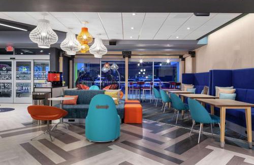 Round Rock Hotel | Discover Tru by Hilton Round Rock - Rated 8.8 with Pool Access