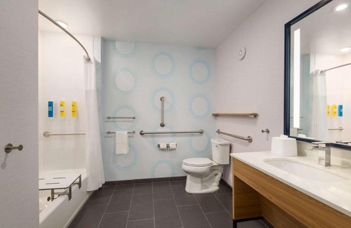 Scottsdale Hotel | Pet-Friendly Retreat at Tru By Hilton Scottsdale Salt River