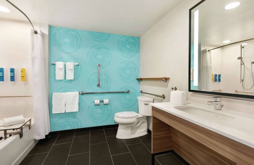 Sebring Hotel | Discover TRU BY Hilton Sebring: Eco-Friendly Comfort Awaits