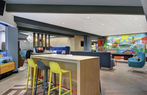 Downtown Springfield Hotel | Pet-Friendly Escape at Tru By Hilton Springfield Downtown