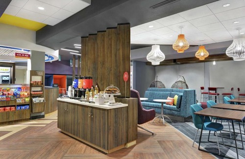 Downtown Springfield Hotel | Pet-Friendly Escape at Tru By Hilton Springfield Downtown