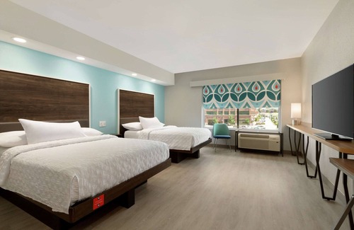 St. Charles Hotel | Modern Stay at Tru by Hilton St. Charles, MO - Pool & Breakfast