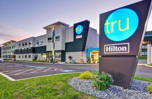 Galeville Hotel | Discover Tru by Hilton Syracuse North: Pool & Family-Friendly