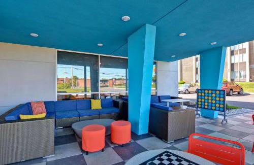 Galeville Hotel | Discover Tru by Hilton Syracuse North: Pool & Family-Friendly