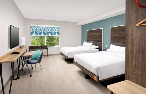 Tallahassee Hotel | Top-Rated Tru by Hilton Tallahassee Central with Pool & Breakfast