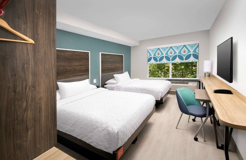 Tallahassee Hotel | Top-Rated Tru by Hilton Tallahassee Central with Pool & Breakfast