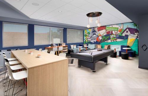 Tallahassee Hotel | Pet-Friendly Retreat at Tru By Hilton Tallahassee Central