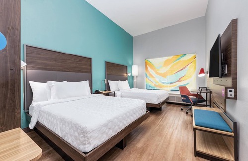 The Colony Hotel | Discover Tru by Hilton The Colony Dallas: Family-Friendly Retreat