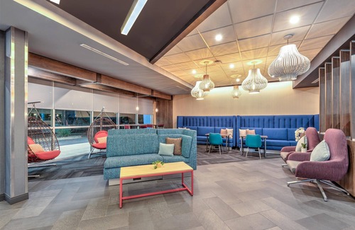 The Colony Hotel | Discover Tru by Hilton The Colony Dallas: Family-Friendly Retreat