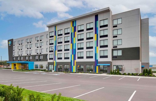 Mississauga Hotel | Discover Tru By Hilton Toronto Airport West: Pet-Friendly Escape