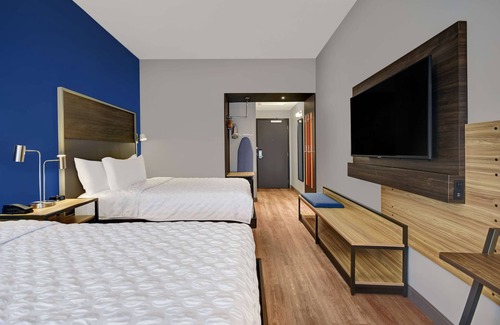 Troy Hotel | Experience Tru by Hilton Troy Detroit: Family-Friendly Stays