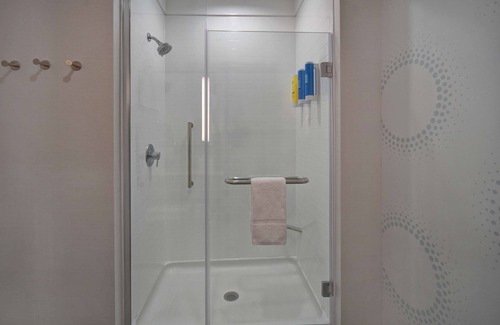 West Memphis Hotel | Tru by Hilton West Memphis: Family-Friendly with Pool & Dining