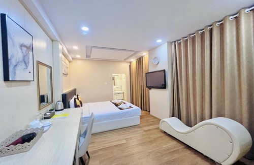 Binh Tan Hotel | Cozy Truc Huyen Hotel: Family-Friendly & Accessible Stay