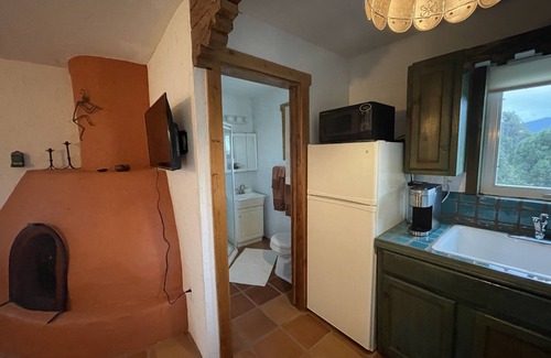 Nambe Pueblo Cabin | Cozy Truchas Mountain Casita with Kitchen & High Ratings