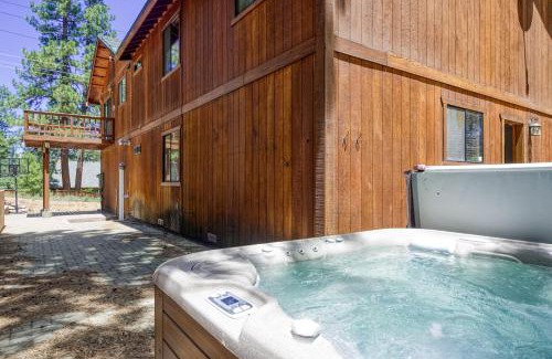 Truckee House | Discover Truckee's Wonder: Family-Friendly Retreat with Hot Tub