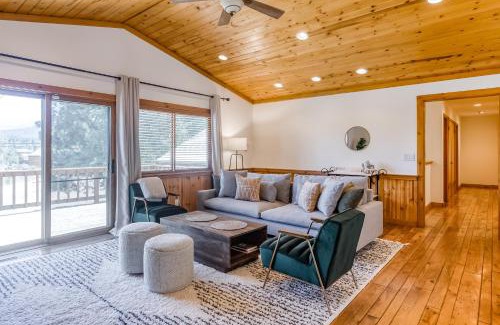 Truckee House | Discover Truckee's Wonder: Family-Friendly Retreat with Hot Tub