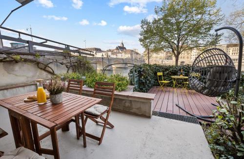 Basel City Centre Apartment | Riverside Retreat with Terrace, Netflix & Apple TV Access