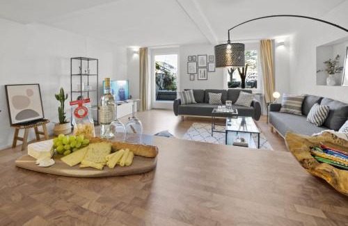 Basel City Centre Apartment | Riverside Retreat with Terrace, Netflix & Apple TV Access