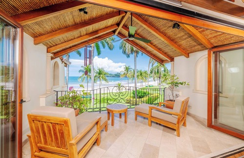 Playa Flamingo Villa | Beachfront Bliss: Top-Rated Stay with Ocean View & Pool