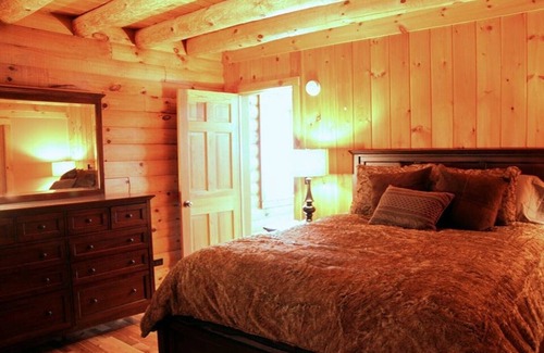 Naples Cabin | Unforgettable Log Cabin Experience at Bristol Mountain