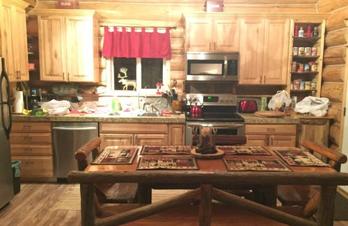 McCall Cabin | True Log Cabin - The Happy Place: Skiing & Lake Retreat!