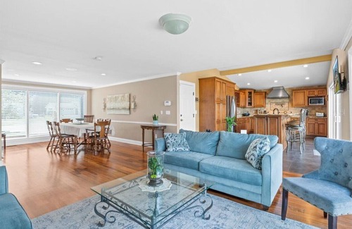 North Greece House | Unforgettable True North Lakefront Retreat with Ocean Views