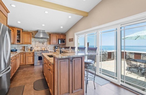 North Greece House | Unforgettable True North Lakefront Retreat with Ocean Views