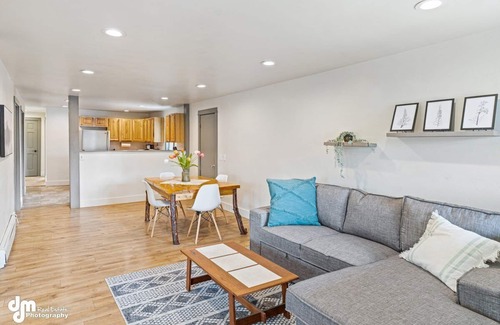Northeast Anchorage House | True North Retreat-open concept, newly remodeled, backyard with fire pit