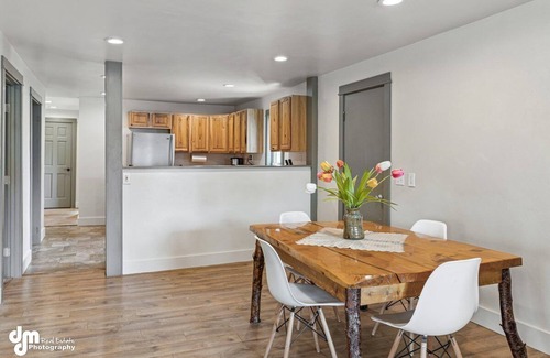Northeast Anchorage House | True North Retreat-open concept, newly remodeled, backyard with fire pit