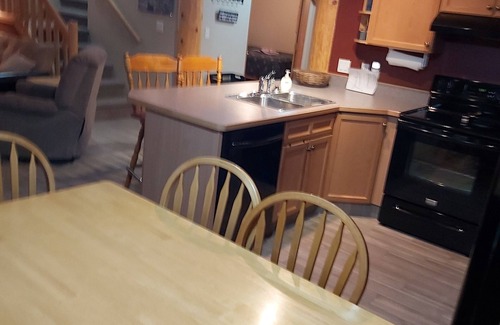 Okanagan-Similkameen Condo | Exceptional Ski In-Ski Out Condo with Family-Friendly Amenities