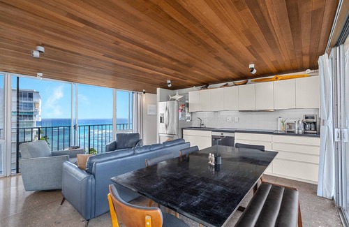 Diamond Head - Kapahulu - St. Louis Apartment | Top Floor Penthouse with 360° Views & Free Parking