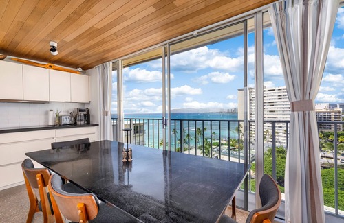 Diamond Head - Kapahulu - St. Louis Apartment | Top Floor Penthouse with 360° Views & Free Parking