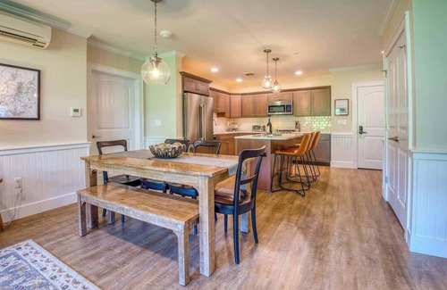 North Conway Condo | Prime Ski In/Out Condo with Pool & Hot Tub in North Conway