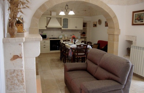 Locorotondo House | Family-Friendly Trullo Incanto Near the Sea with WiFi