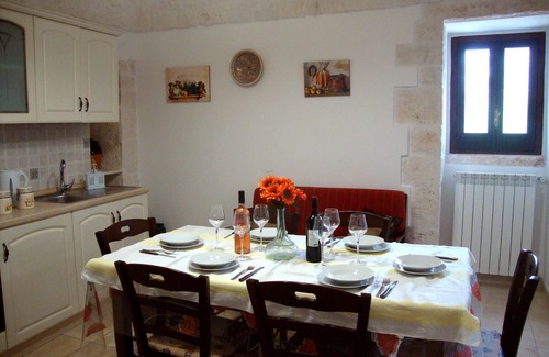 Locorotondo House | Family-Friendly Trullo Incanto Near the Sea with WiFi