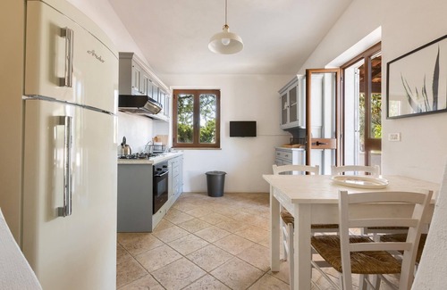 Salve House | Relax in Trulli with Pool: Perfect Family Getaway in Puglia