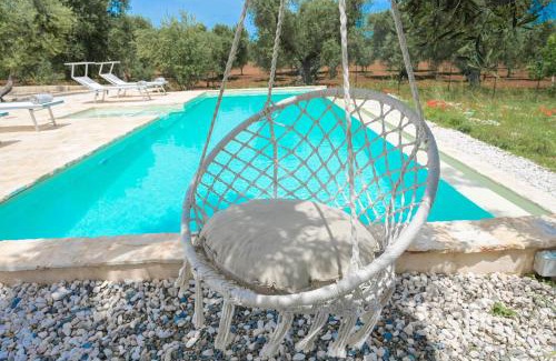 Villa Castelli Villa | Relaxing Trullo Delori with Infinity Pool for Family Fun