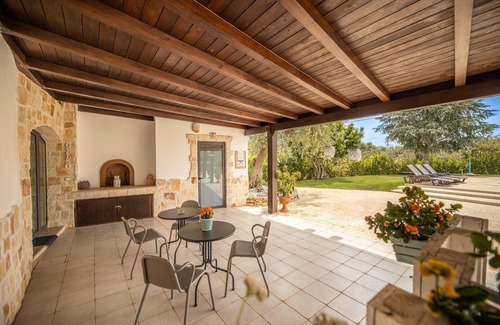 San Michele Salentino Cottage | Pet-Friendly Retreat at Trullo Farfalla with Pool & Spa