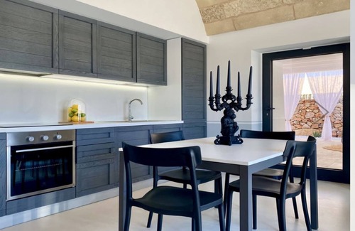 Capilungo House | Cozy Trullo Near the Sea with Outdoor Hydro & Kitchen