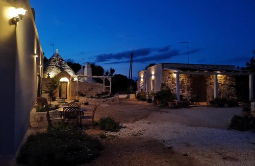 Ceglie Messapica House | Exceptional Trullo Madia e Dimora Giorgio with Hot Tub