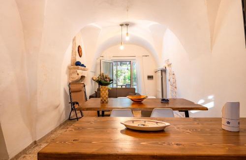 Latiano Villa | Trullo Nonno Vittorio: Pet-Friendly Retreat with Pool & 10/10 Rating