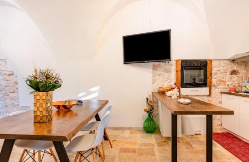 Latiano Villa | Trullo Nonno Vittorio: Pet-Friendly Retreat with Pool & 10/10 Rating